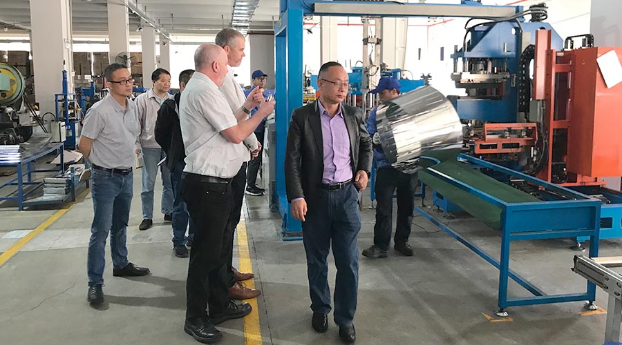 三年疫情后首訪！英國(guó)客戶Buyitdirec蒞臨金環(huán)電器視察