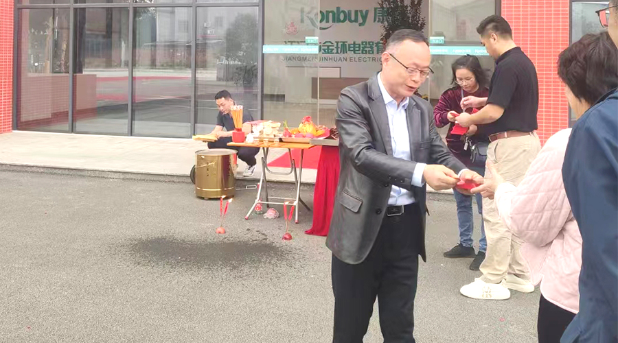 開工好兆頭！金環(huán)電器為全體員工發(fā)放紅包福利！