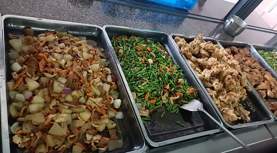 盛夏的來臨，金環(huán)電器關(guān)懷工人飲食