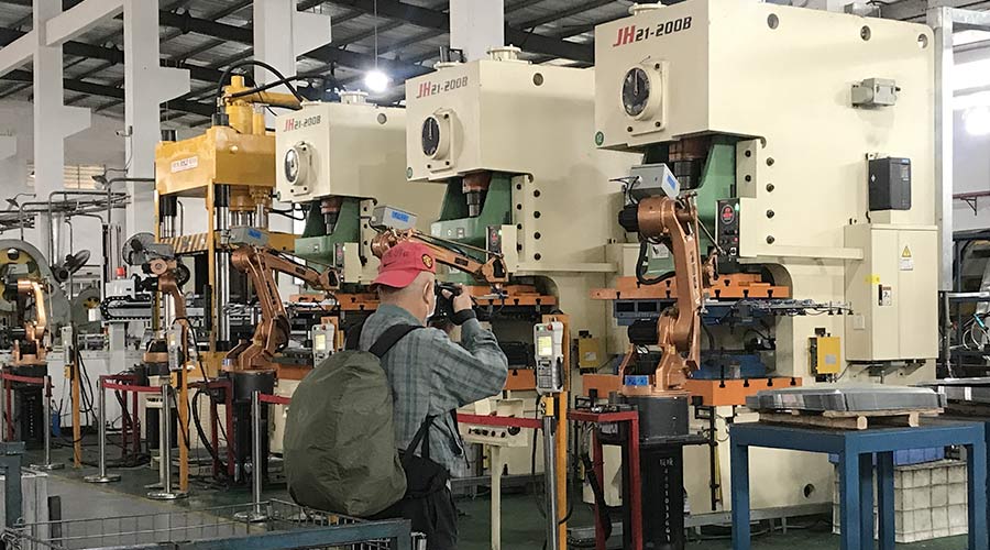 江門市攝影協(xié)會(huì)蒞臨金環(huán)電器拍攝交流  用鏡頭見證實(shí)力！