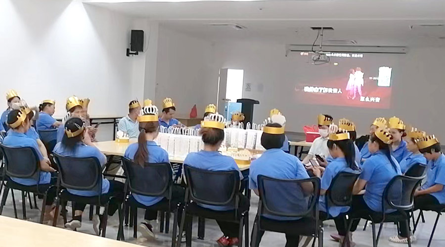 歡聚一堂 溫暖相伴！金環(huán)電器舉辦9月員工生日會
