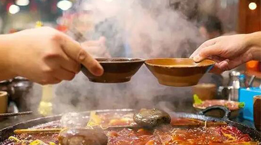 冬天火鍋團(tuán)建引來一身火鍋味  衣物烘干機(jī)化解職場尷尬！